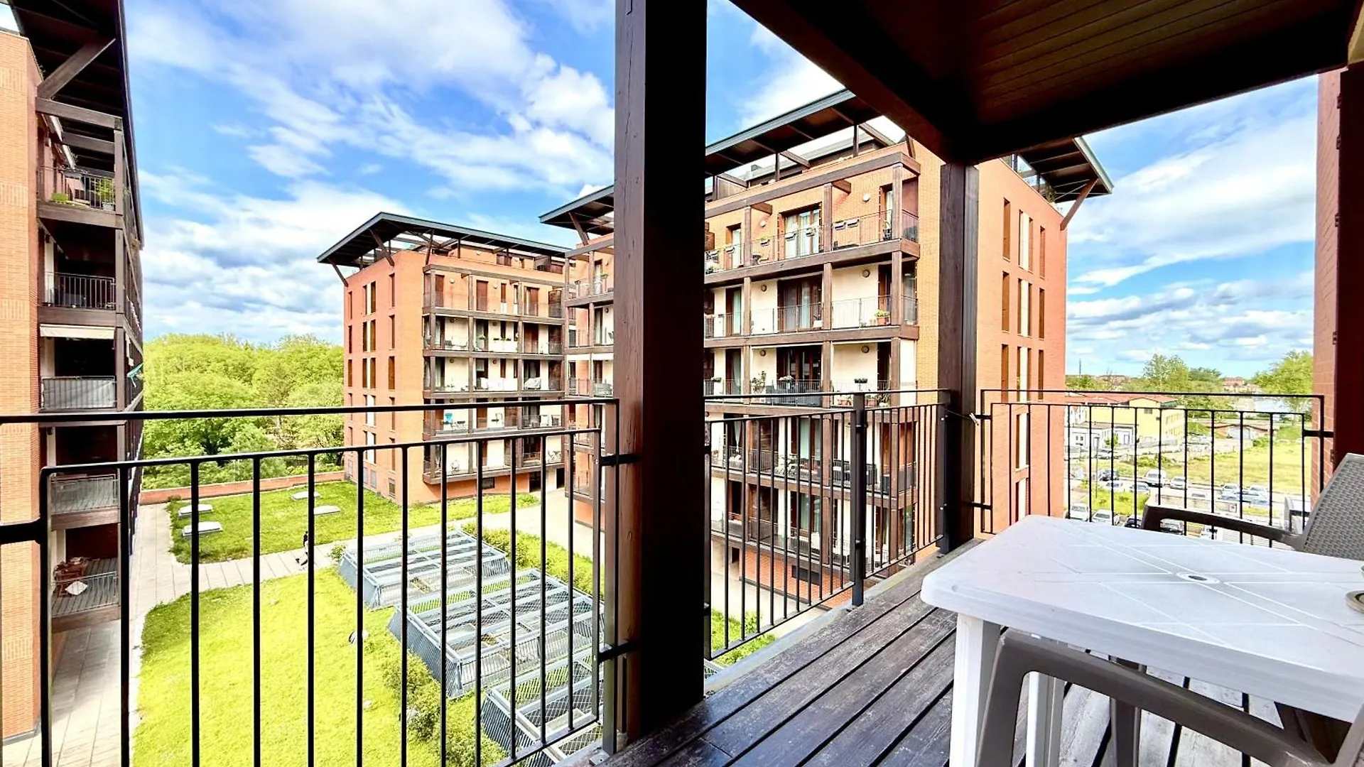 Apartment Near The Old Town And City Center Of Ferrara - Private Parking Spot On The River - Amazing View